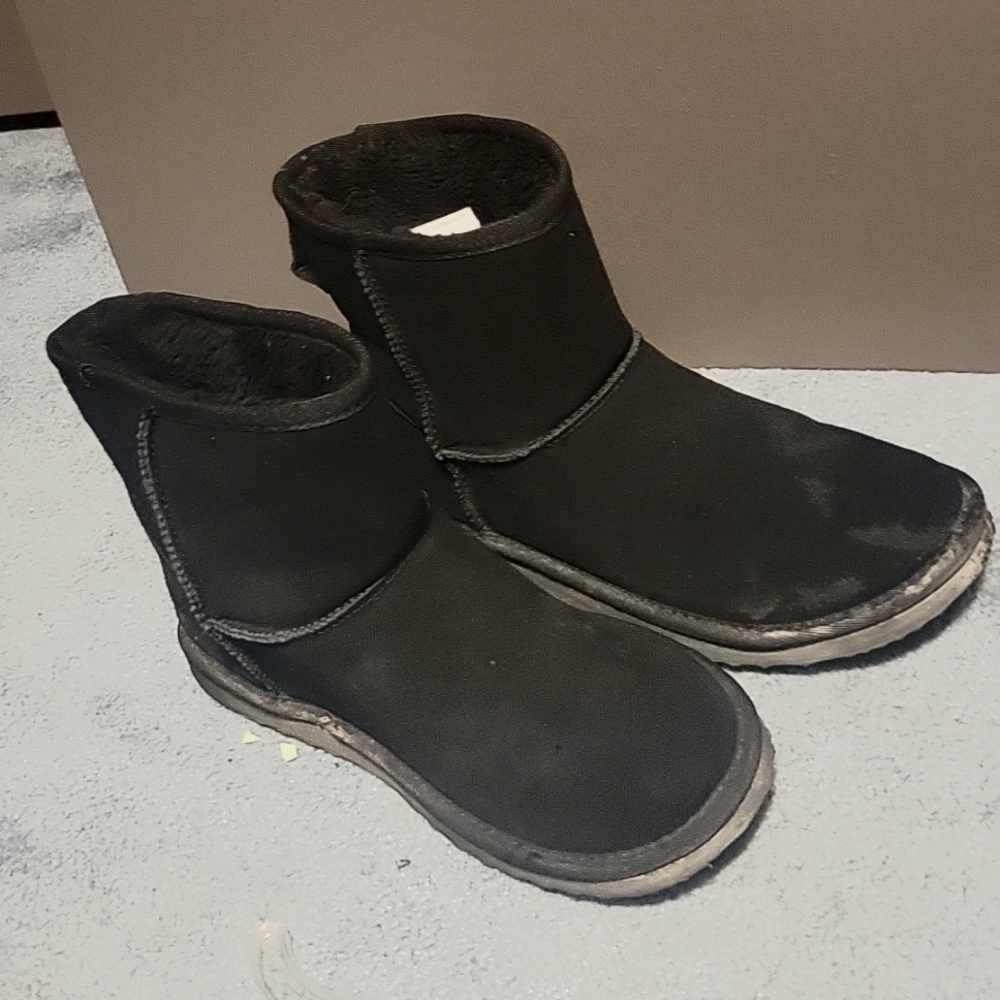 Time and Tru, 9, Black Boots